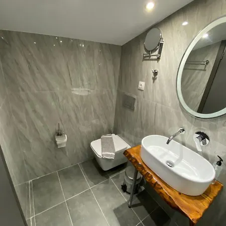 ألميرا 2* أغيا ترياس