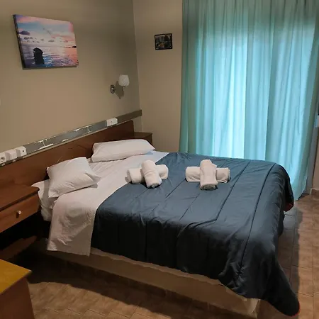 Hotel Almira Agía Triás