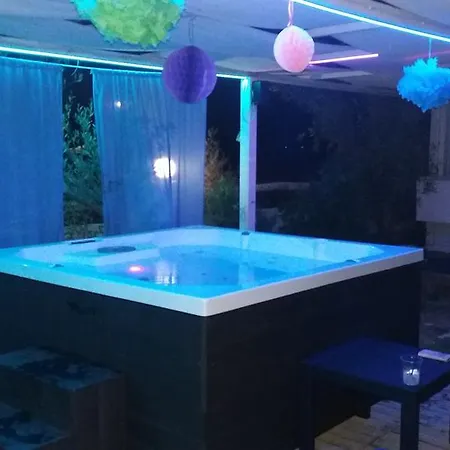 ألميرا فندق