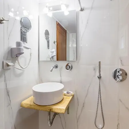 فندق ألميرا 2*