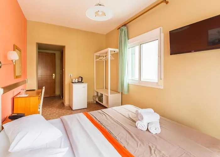 Almira Hotell Agia Trias